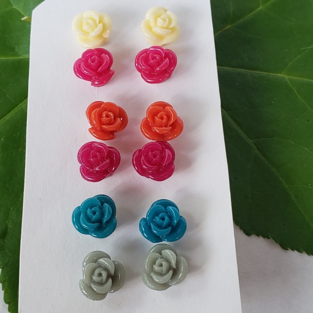 🦄NWOT Earring Rosettes